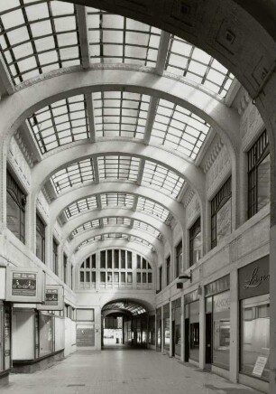 Straßburg-Passage mit Kaufhaus