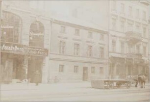 Straßenszene mit Pferdekarren