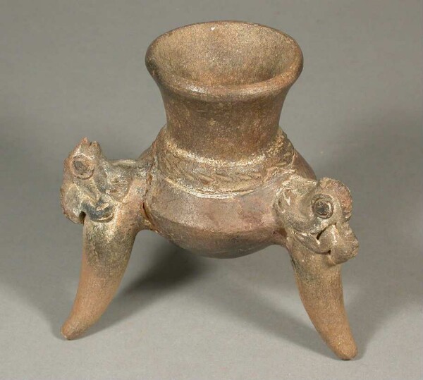 Tripod vessel