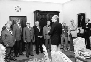 Freiburg: Regierungspräsidium; Regierungspräsident Nothhelfer, Weinbausachverständige, Gruppen