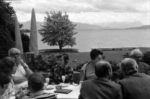 24. Tagung 1974 Chemiker; Kaffeeempfang Hotel Tannenhof: Tisch mit Seeblick