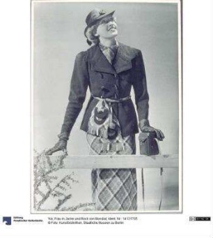 Frau in Jacke und Rock von Mondial