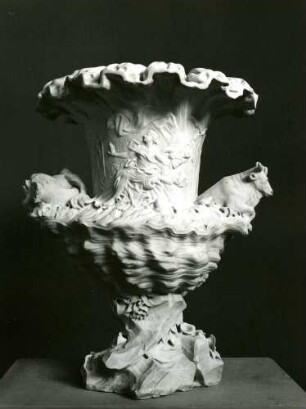 Kelchkrater hochbarocken Stils mit Reliefdarstellung