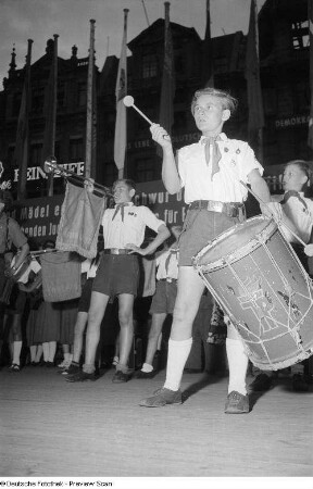 Fanfarenzug, Trommler und Fanfarenbläser der Jungpioniere