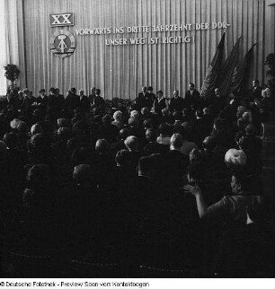 Festveranstaltung zum 20. Jahrestag der Gründung der DDR im Plenarsaal des Rathauses