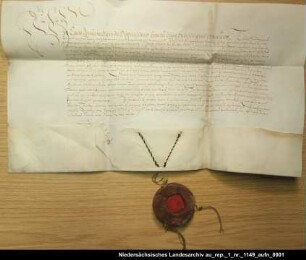 Graf Enno III. von Ostfriesland verschreibt seinem Kanzler Dr. Thomas Franzius das Gebäude der Alten Münze in Emden Ausstellungsort: Emden Anhängendes Siegel erhalten; Unterschrift