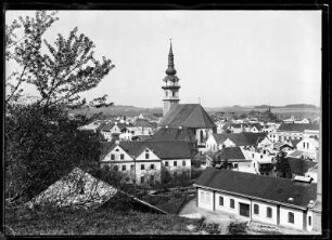 Österreich, Ried. Stadtansicht mit Pfarrkirche Ried im Innkreis