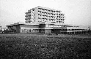 Bad Krozingen: Außenansichten des Rehabilitationszentrums; von Westen