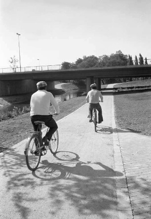 Fahrradfahren im Albgrün