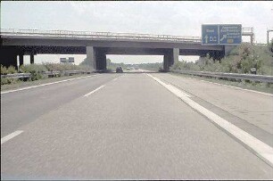 Hauptfahrbahn West (Karlsruhe Richtung Basel): Brücke von Norden