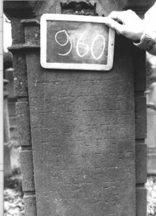 Grabstein 960 (Detailaufnahme)
