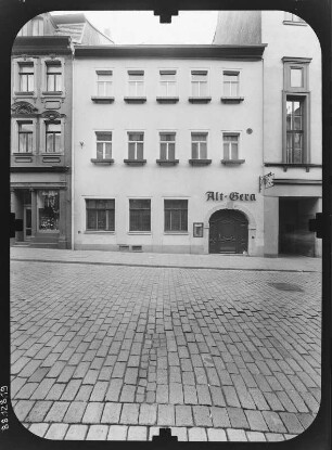 Gera, Große Kirchstraße. Wohnhaus (Bezeichnung 1697) mit Gaststätte "Alt-Gera". Straßenfront