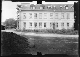 Fürstenberg/Havel, Unter den Linden 58. Schloß (1741-1752; C. J. Löwe, Umbau 1913). Linker Seitenflügel. Gartenfront