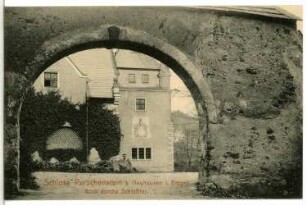 Purschenstein. Schloss, Blick durchs Schlosstor