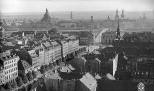 Dresden-Neustadt. Blick vom Turm der Dreikönigskirche nach Süden über die Hauptstraße zur Altstadt
