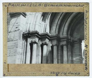 Paulinzella, Kloster Paulinzella : Westportal, Kämpferzone