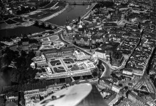 Dresden: Nordwestlicher Teil der Altstadt und Zwinger von Südwesten. Luftbild-Schrägaufnahme