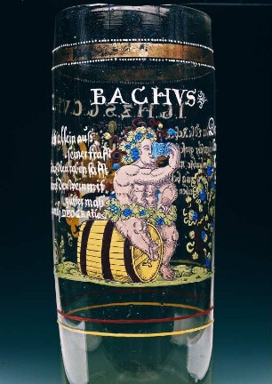Deckelhumpen aus Schloss Moritzburg : Deckelhumpen aus Schloss Moritzburg. Glas, grünlich, blasig, Emailmalerei, Höhe 31,8 cm, Sachsen, 1651. Detail: Bacchus auf Faß. Verwalter: Kunstgewerbemuseum 37083, Haase (1988) Kat. Nr. 30