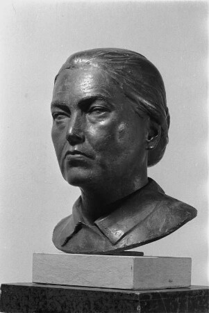Büste von Anna Seghers : Büste von Anna Seghers. Bronze (1952; W. Arnold)