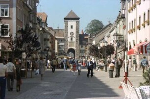 Villingen: Fußgängerzone Rietstraße mit Tor