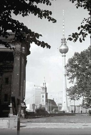 Berlin: Ost; Dom - Marienkirche - Fernsehturm