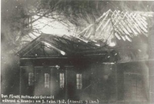 Fürstliches Hoftheater während des Brandes am 5. Februar 1912. Detmold. Rosental. Sammlung Starke