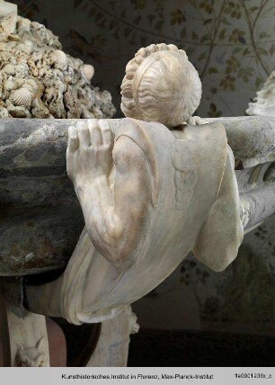 Venusbrunnen : Konsole mit vier wasserspeienden Satyrn
