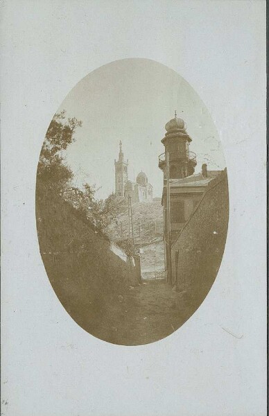 Blick auf Notre-Dame de la Grade - Kirche in Marseille