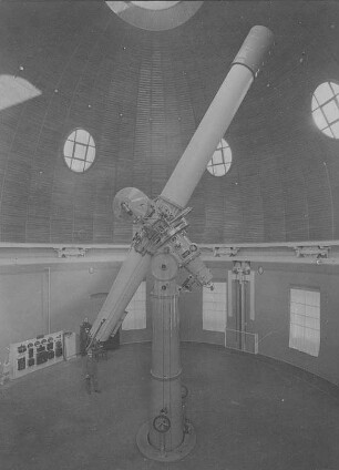 650 mm-Refraktor der Sternwarte Neubabelsberg (Zeiss), bei gesenkter Hebebühne : Technikgeschichte | Physik | Optik | Astronomische Instrumente