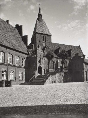 Mölln, Evangelische Kirche Sankt Nikolai, Ansicht von Südwesten