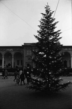Besuch auf dem Karlsruher Hauptfriedhof an Weihnachten.