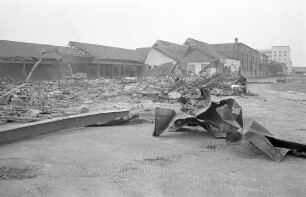 Abbruch der ehemaligen Fabrikationshallen der Nähmaschinenfabrik Junker & Ruh an der Bannwaldallee