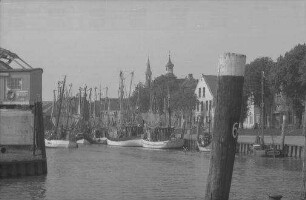 Tönning: Hafen, Vordergrund Anlegepfosten