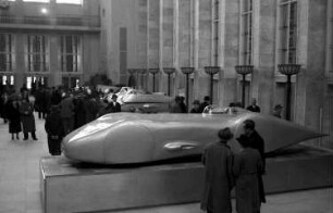 Berlin: Automobilausstellung; Mercedes Weltrekordwagen