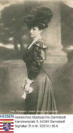 Maria Immakulata Prinzessin v. Sachsen geb. Prinzessin v. Bourbon-Sizilien (1874-1906) / stehend, Kniestück