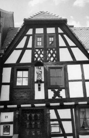 Schwalbach, Hauptstraße 21