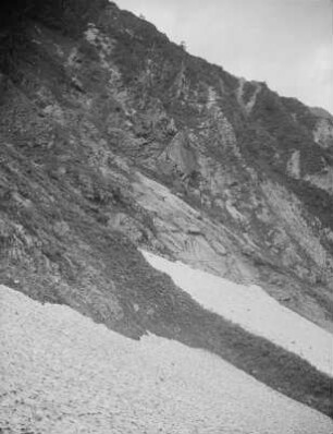 Shirouma-dake : Shirouma-dake-Trog. Ansicht mit Schliffen