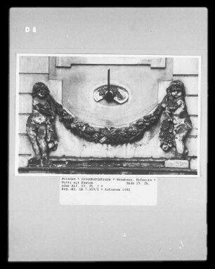 Putti mit Feston