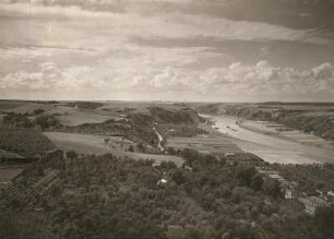 Meißen, Elbtal unterhalb der Stadt : Meißen. Blick vom nördlichen Domturm stromabwärts nach Nordwesten