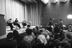Diskussionsveranstaltung der Volkshochschule Karlsruhe "Politik im Fernsehen" im Wohnstift am Erlenweg