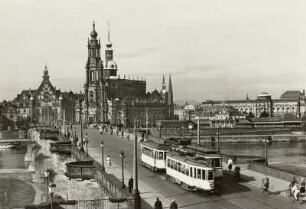 Dresden, Blick über die Augustusbrücke zur Altstadt : Dresden, Straßenbahnverkehr, Hechtwagen, Augustusbrücke