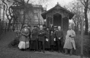 Familienfoto bei der Flader-Villa