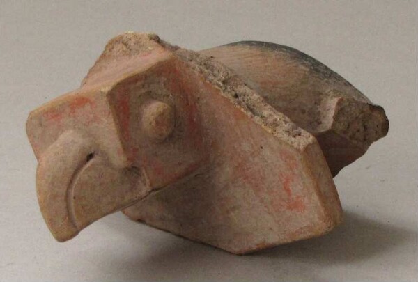 Figurine en argile (fragment de récipient)