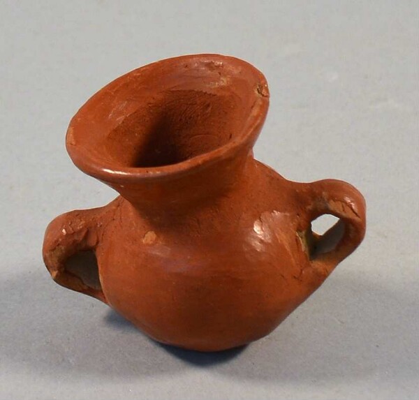 Clay vessel (miniature)