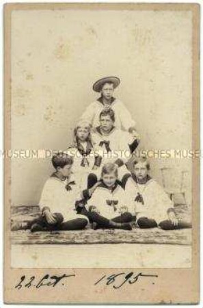 Fotografie der Kinder Kaiser Wilhelms II. in Matrosenkleidung
