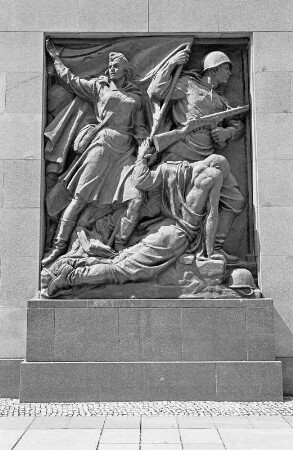 Berlin-Wilhelmsruh : In Berlin-Wilhelmsruh, Sowjetisches Ehrenmal