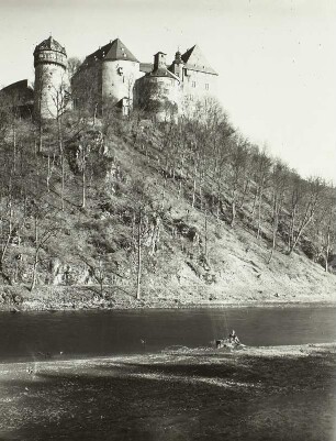 Burgk, Blick auf das Schloss : Burgk. Schloß. Ansicht von Nordwesten aus dem Saaletal (Ausgleichsbecken Burgkhammer Staubeginn)