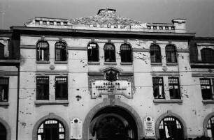 Bukarest: SOS Bonaparte: Haus neben dem Ministerrat, mit Einschlägen