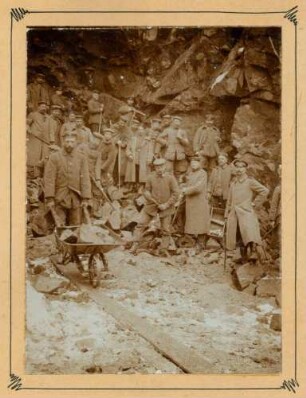 Foto von Soldaten bei den Vorarbeiten zum Bau der Endstation der Drahtseilbahn auf dem Hartmannsweilerkopf nach achttägiger Arbeitsleistung