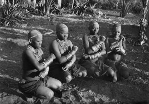 TschiKoumbi, Danse des jeunes filles à la recherche d'un mari